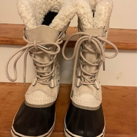 JOAN OF ARCTIC™ Women's Waterproof Sorel Boot, size 8 - Picture 2 of 5